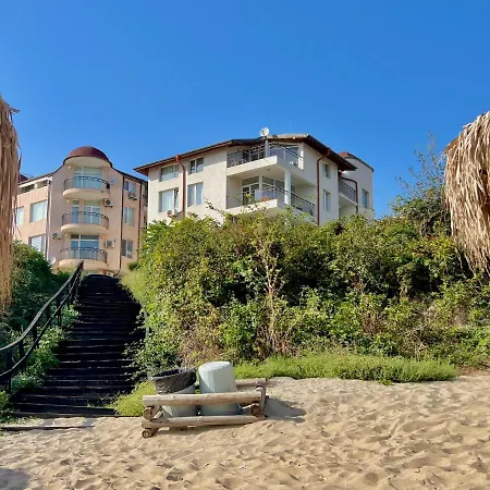 Beachfront Havana Daire