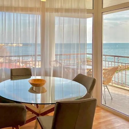 Beachfront Havana Daire